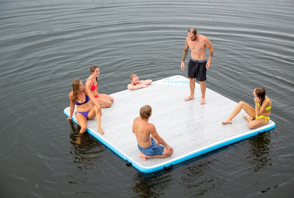 Party Cove Dock Deluxe