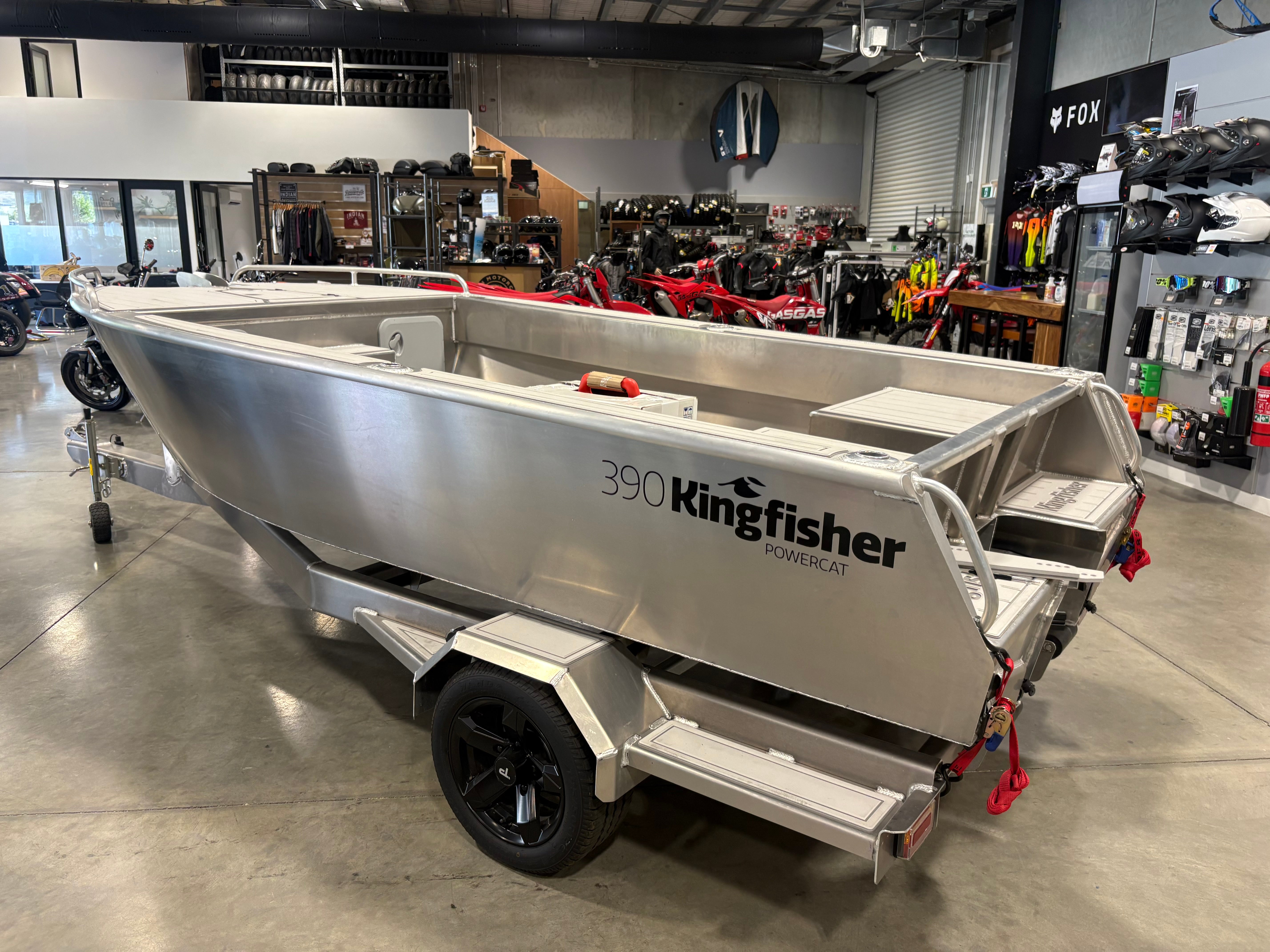 Kingfisher 390 Powercat